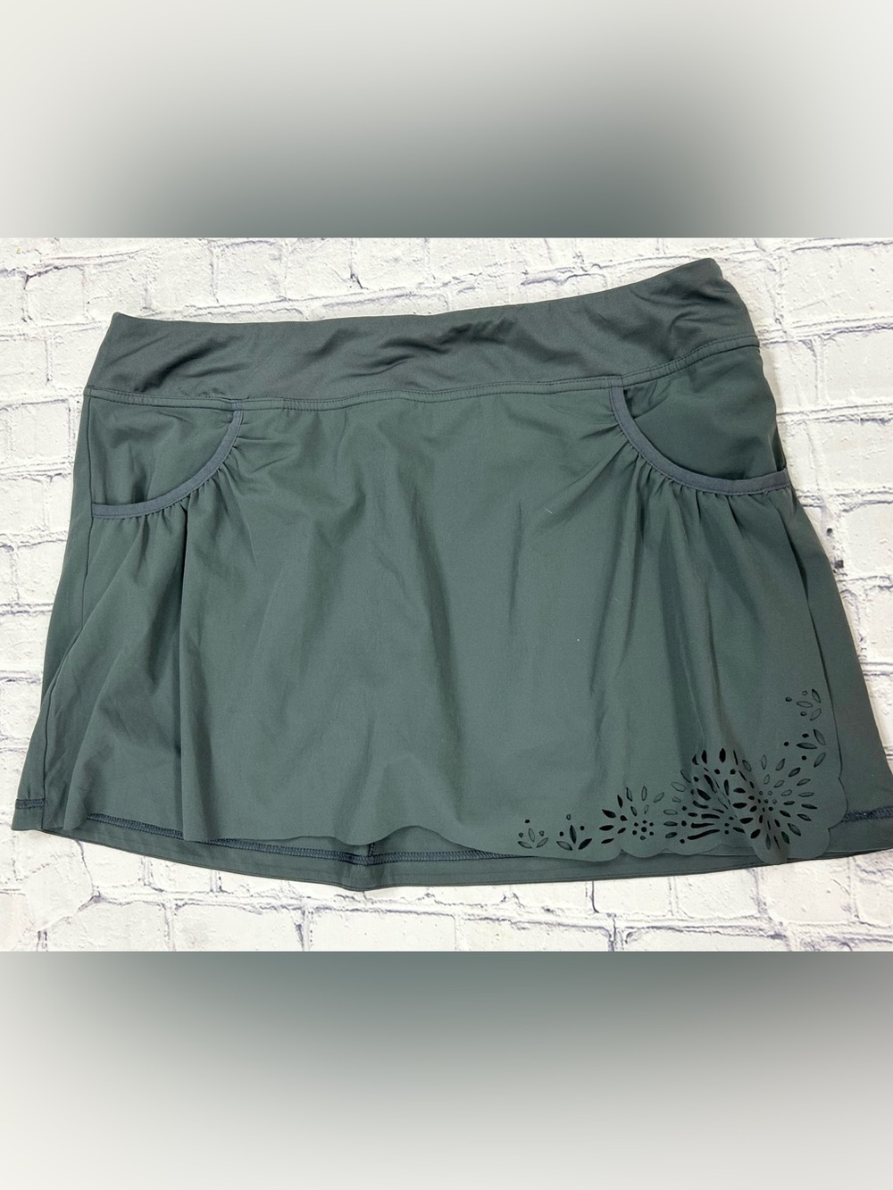 ATHLETA women’s large skirt